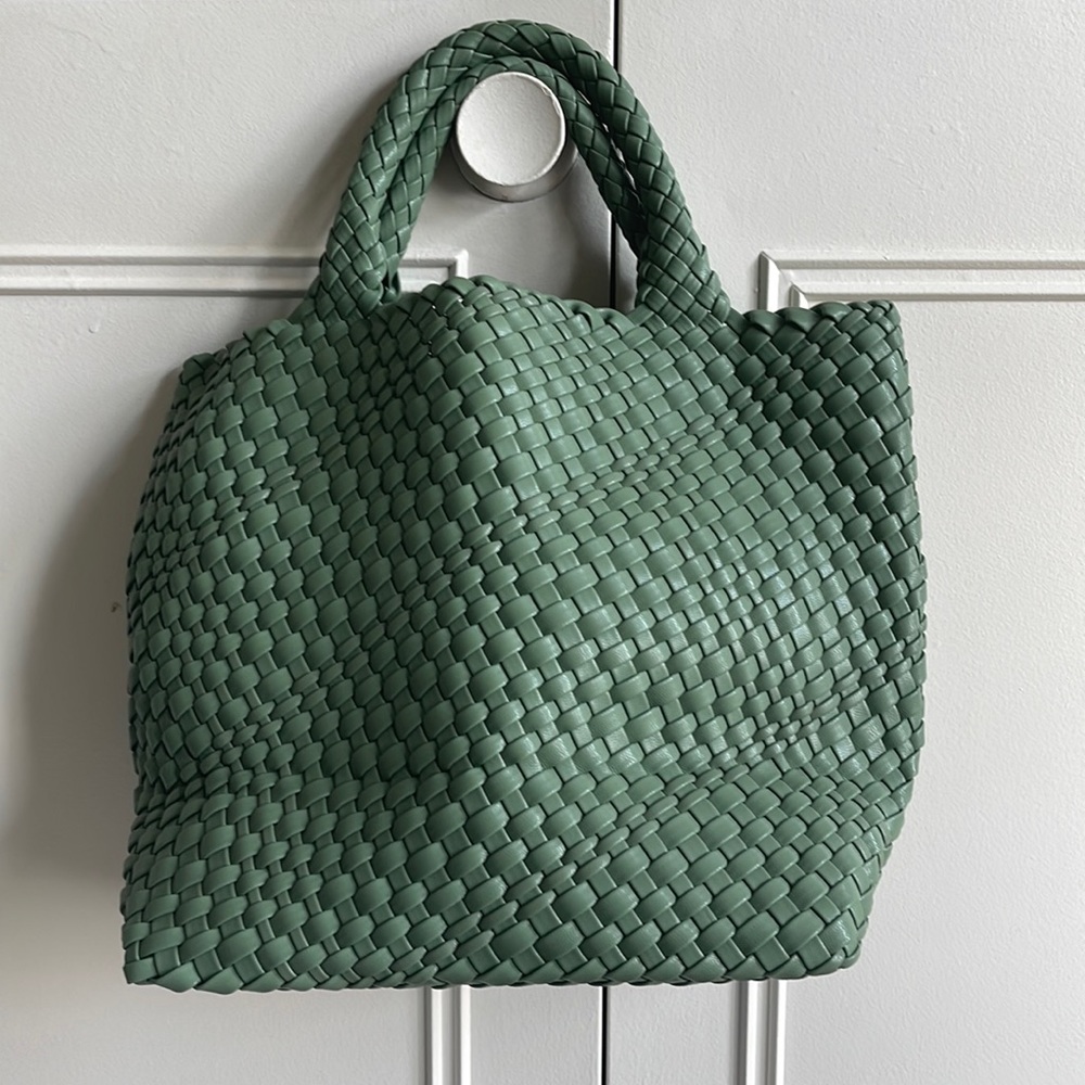 NWOT! Womens Vegan Leather Woven Bag with Small Purse, Color - Pistachio.